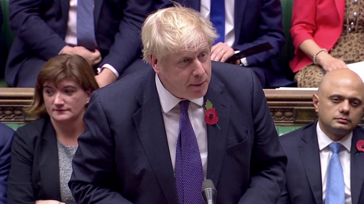 Le premier ministre britannique Boris Johnson prend la parole à la Chambre des communes à Londres.