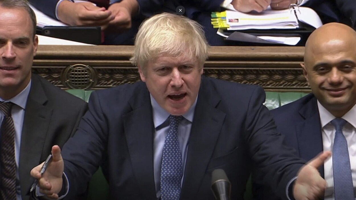Boris Johnson parle à la Chambre des communes.