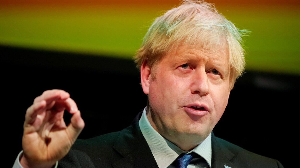 Boris Johnson en train de prononcer un discours.