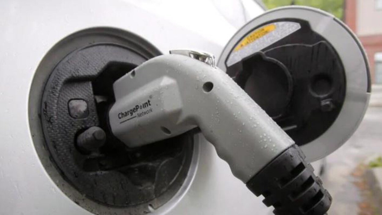 une pompe dans une borne de recharge de voiture électrique