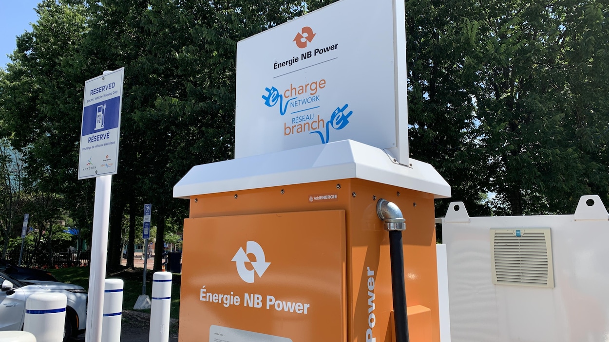 Véhicules électriques: forte demande pour les bornes de recharge rapide