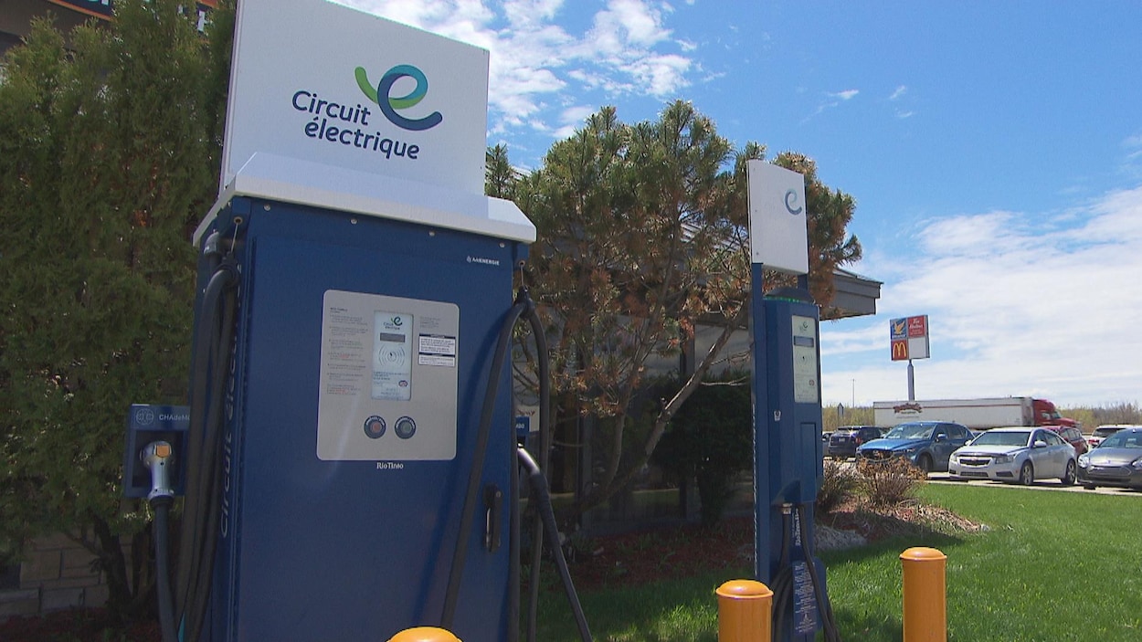 Deux bornes de recharge électrique