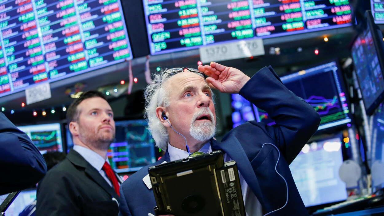 Des négociateurs à la Bourse de New York (NYSE) le 27 décembre 2018