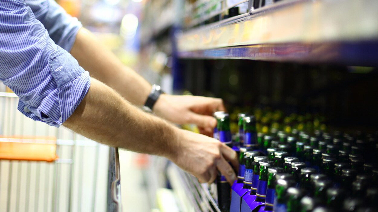 Des étalages de boissons alcoolisées.