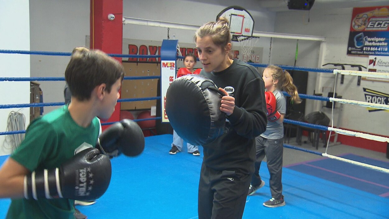 Novembre en action ! : des jeunes découvrent la boxe et le biathlon