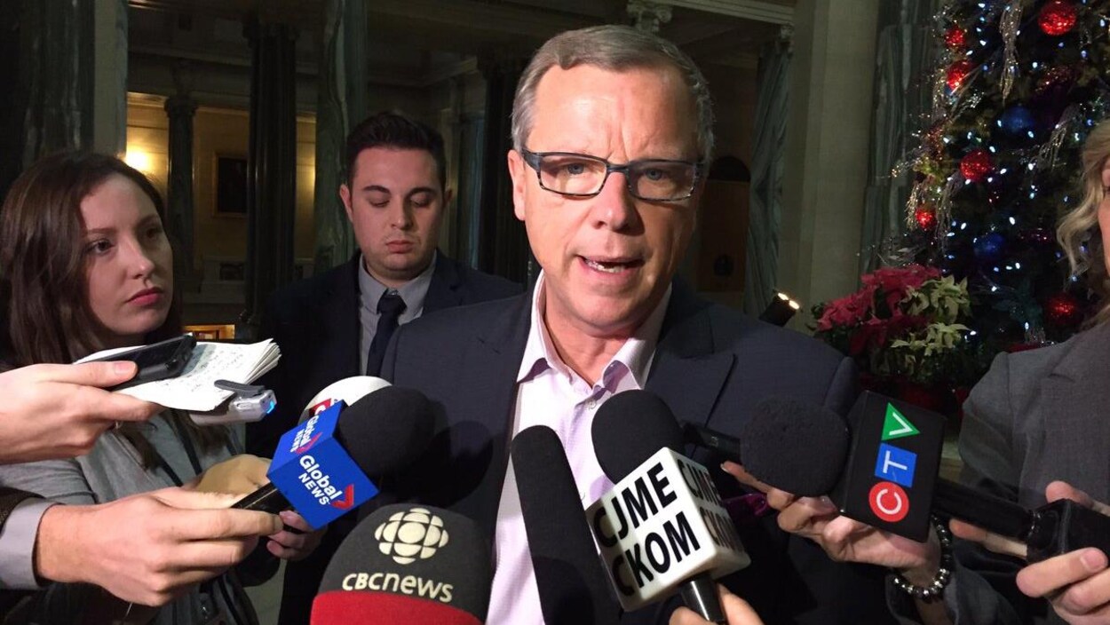 Le premier ministre de la Saskatchewan Brad Wall lors d'un point de presse Le premier ministre de la Saskatchewan Brad Wall lors d'un point de presse
