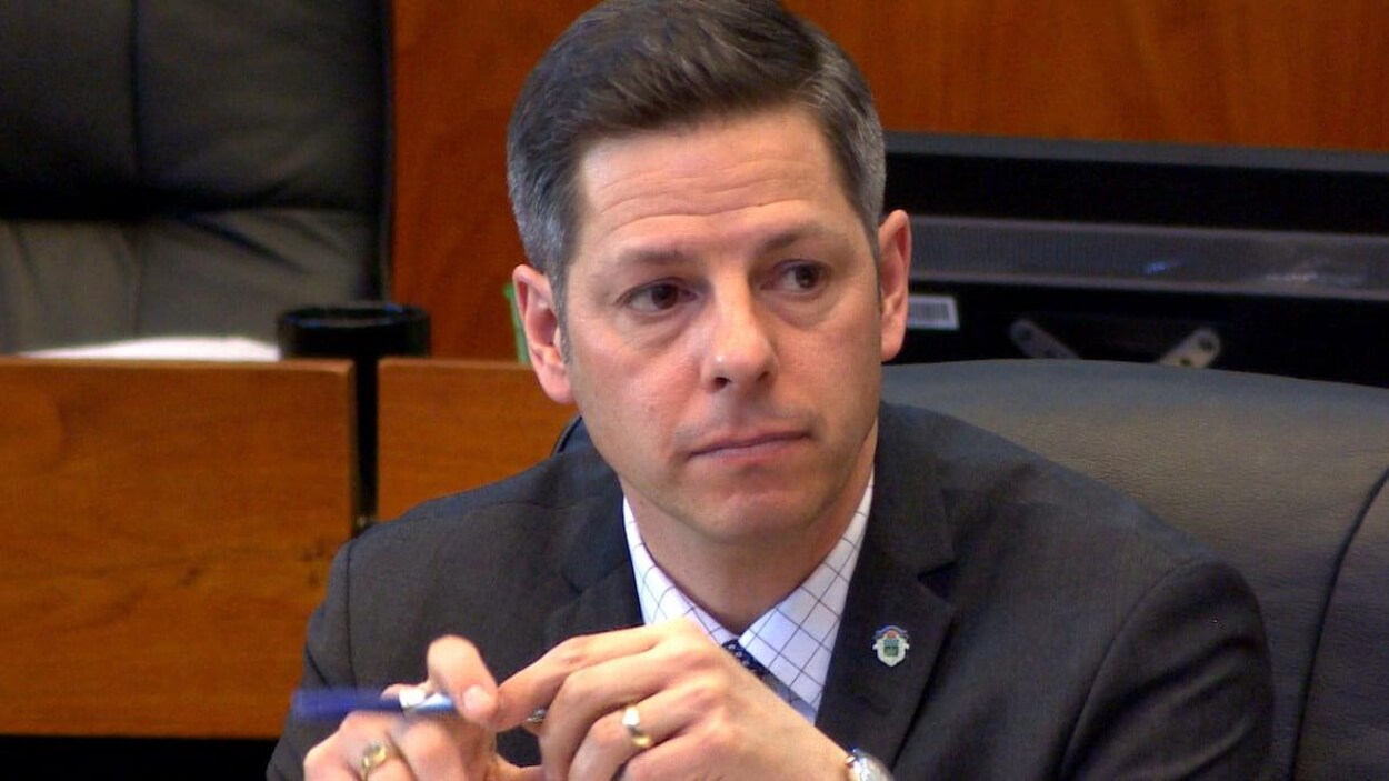 Le maire de Winnipeg, Brian Bowman, lors d'une rencontre du conseil municipal.