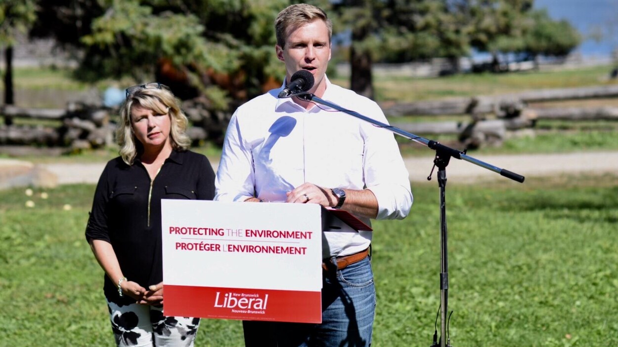 Brian Gallant, premier ministre sortant du Nouveau-Brunswick et Cindy Miles, candidate libérale dans Fredericton-Ouest-Hanwell.
