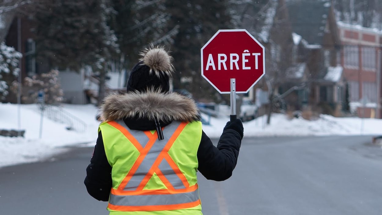Le brigadier scolaire happé devant ses élèves à Barrhaven est mort