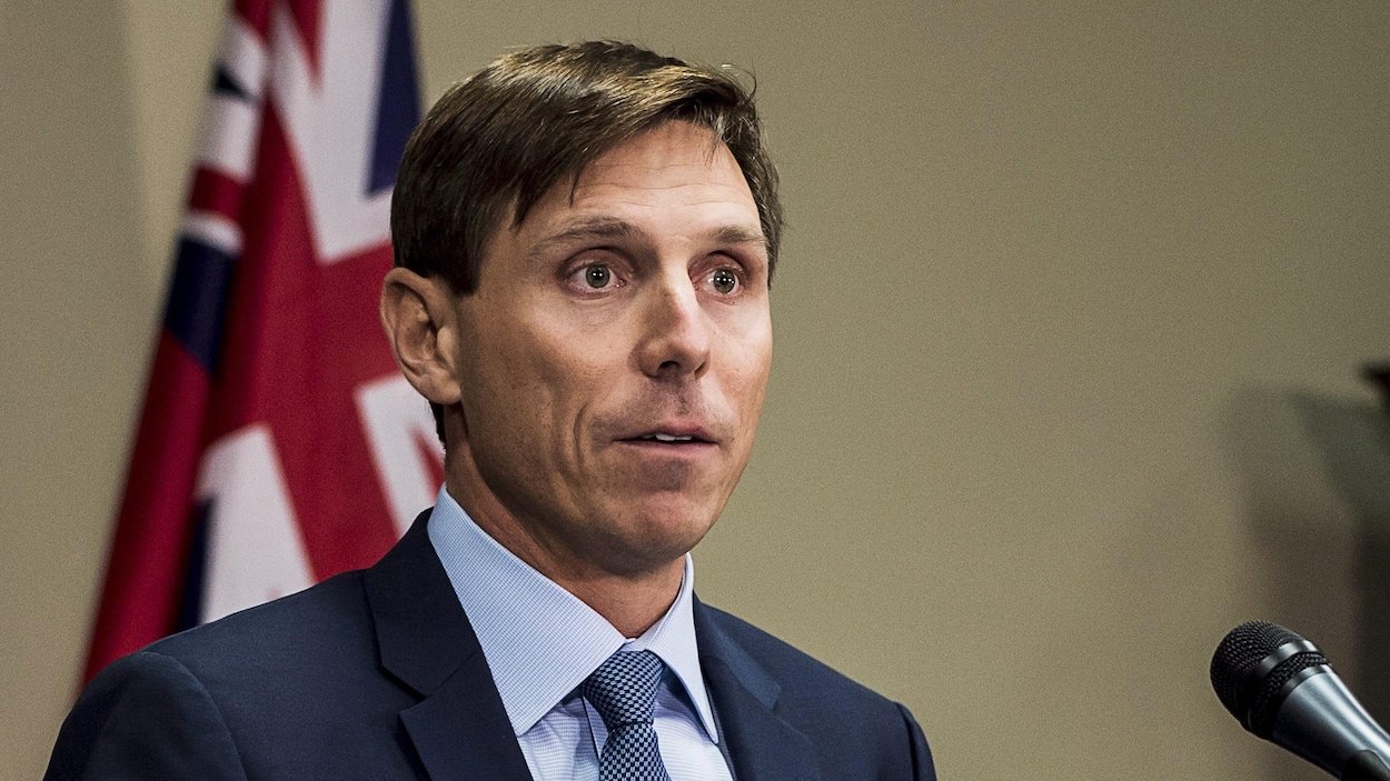 Patrick Brown à la tribune de la presse à Queen's Park.