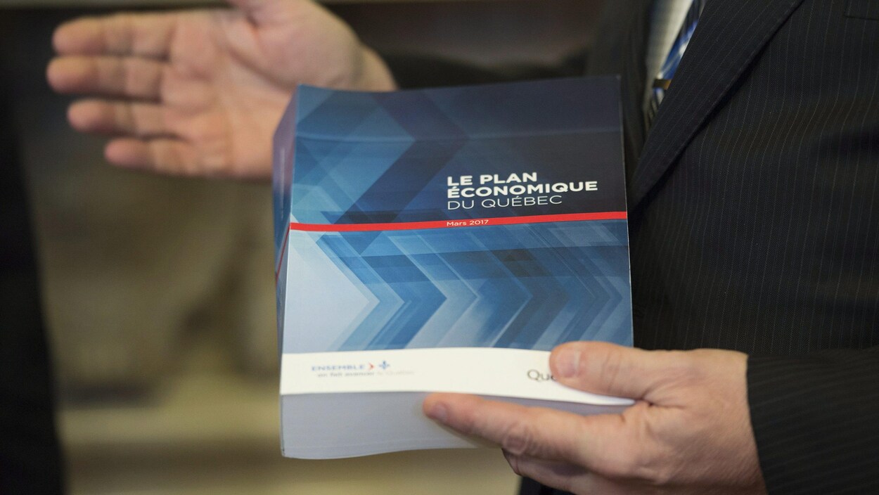 Le budget 2017 présenté par le ministre des Finances du Québec, Carlos Leitao.