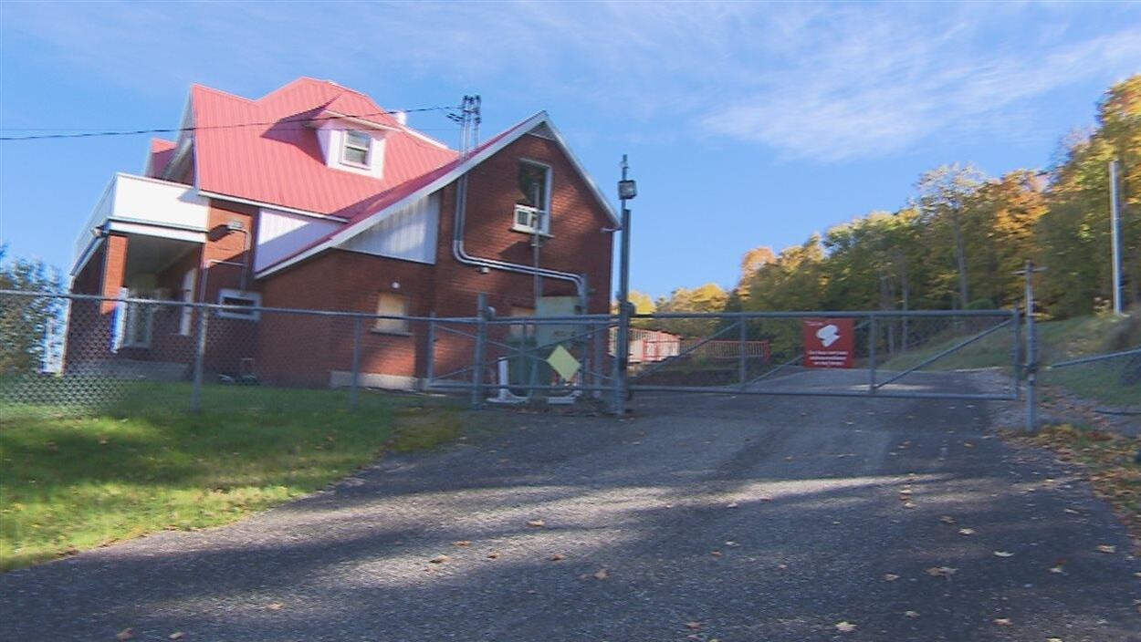 Le bunker des Hells Angels, rue Wellington Sud, à Sherbrooke Le bunker des Hells Angels, rue Wellington Sud, à Sherbrooke