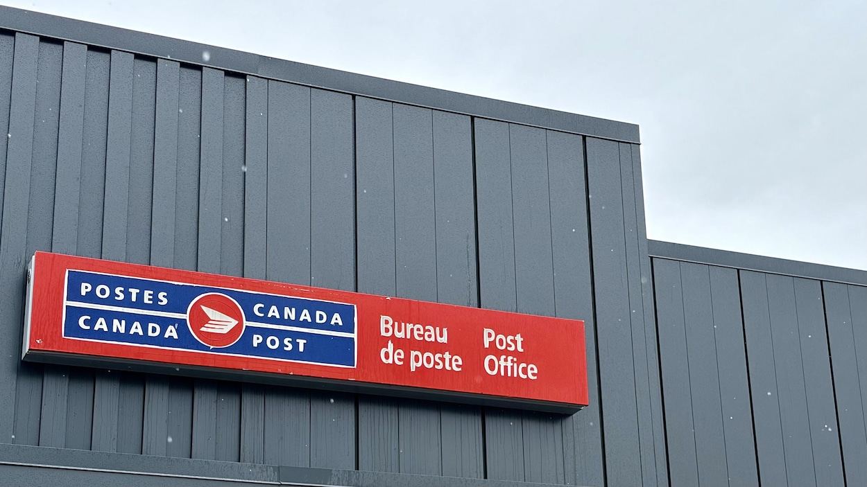 Difficile d'envoyer des cartes par la poste pour un couple de Français