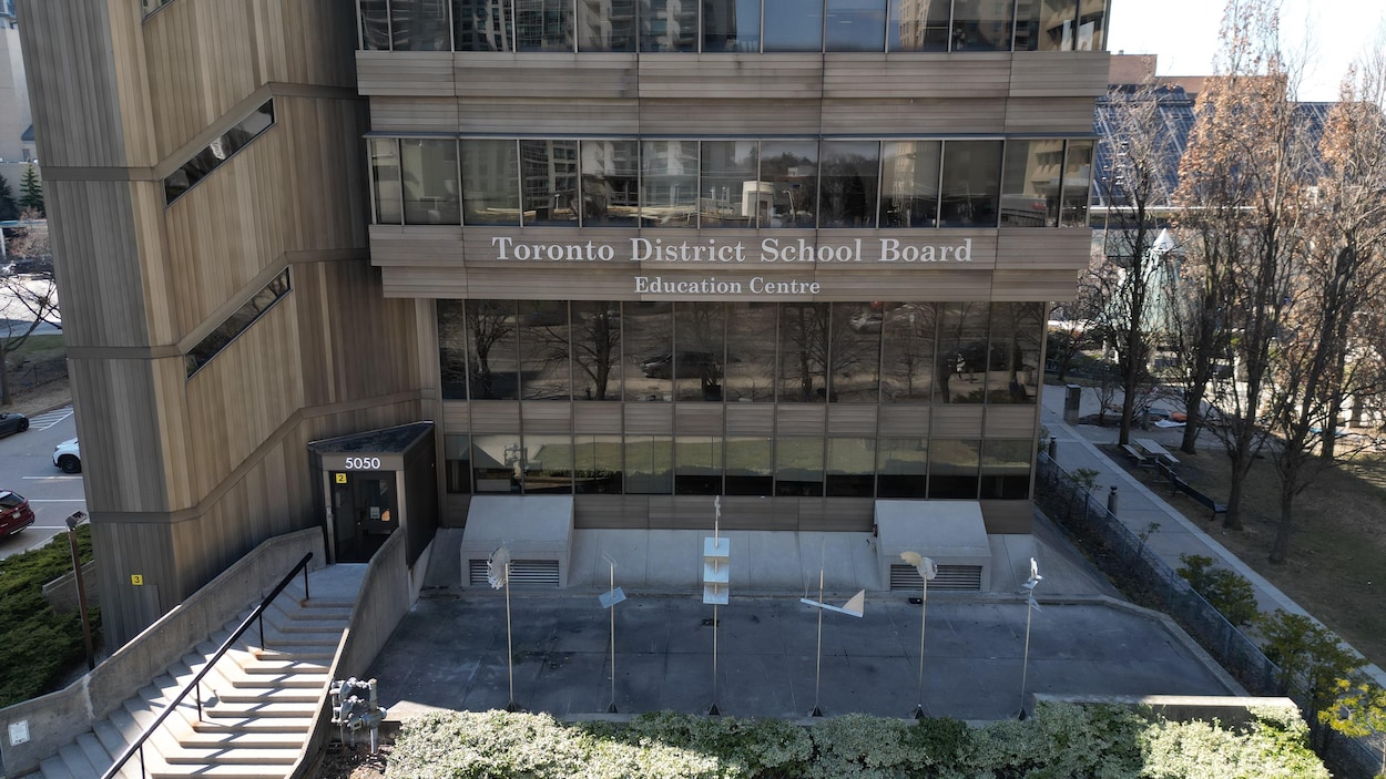 Plus de 200 employés possiblement mis à pied au TDSB