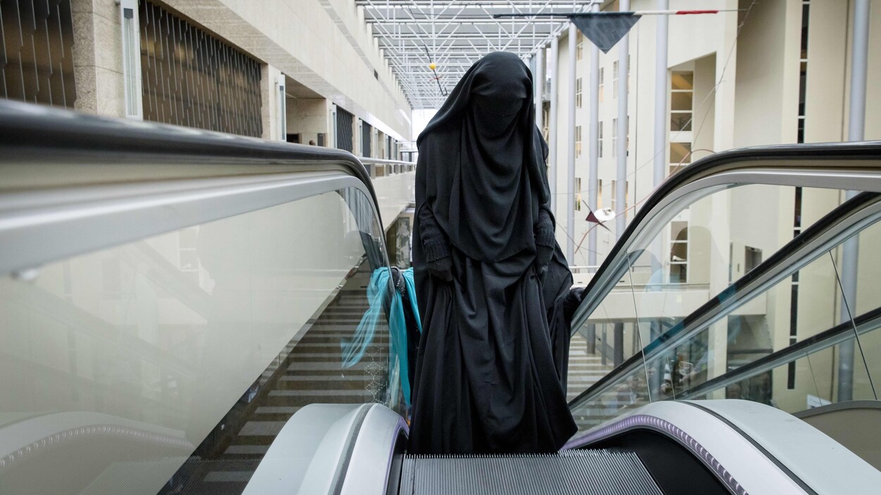 Pays-Bas: La burqa désormais interdite dans les espaces publics Pays-Bas: La burqa désormais interdite dans les espaces publics