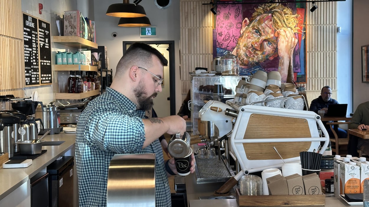 Des entreprises et leurs clients doivent s’adapter à la hausse du prix du café