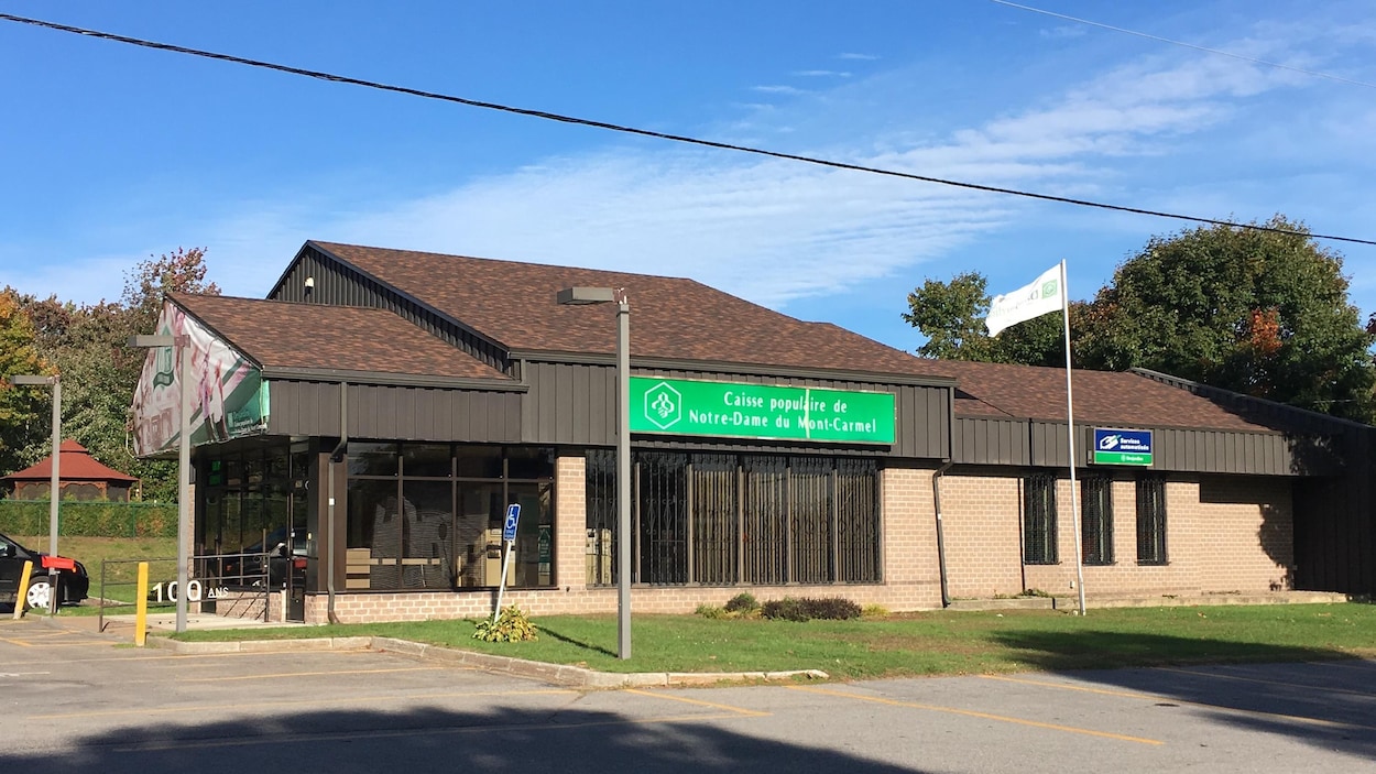 Bâtisse de la caisse Desjardins de Notre-Dame-du-Mont-Carmel