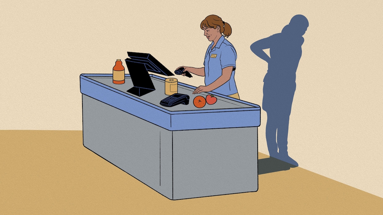 Pourquoi les caissières doivent-elles rester debout malgré la douleur?