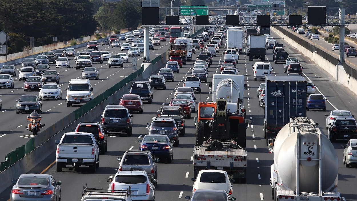 Trafic routier sur une autoroute de Californie, à Berkeley.