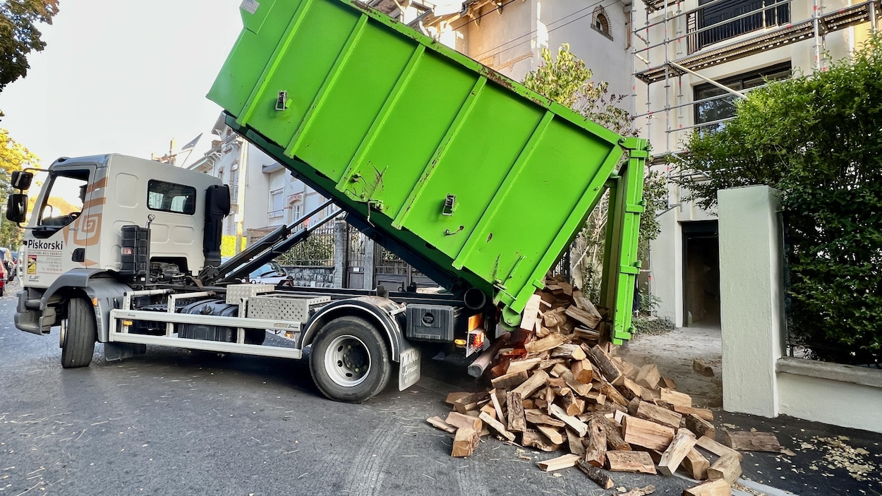 Camion poubelle électrique - Saint-Thomas