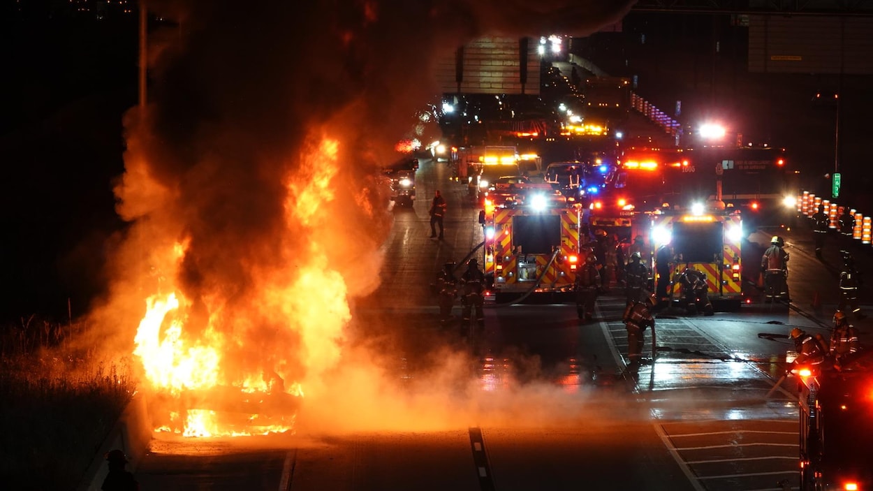 L’autoroute 20 fermée pour une durée indéterminée à cause d’un camion-citerne en feu