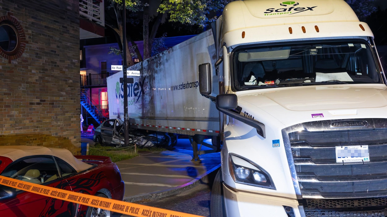 Un camion écrase une voiture dans Limoilou