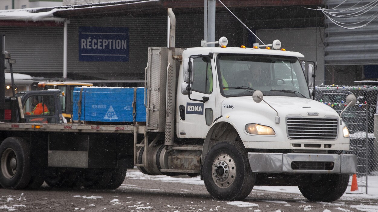Un camion de livraison