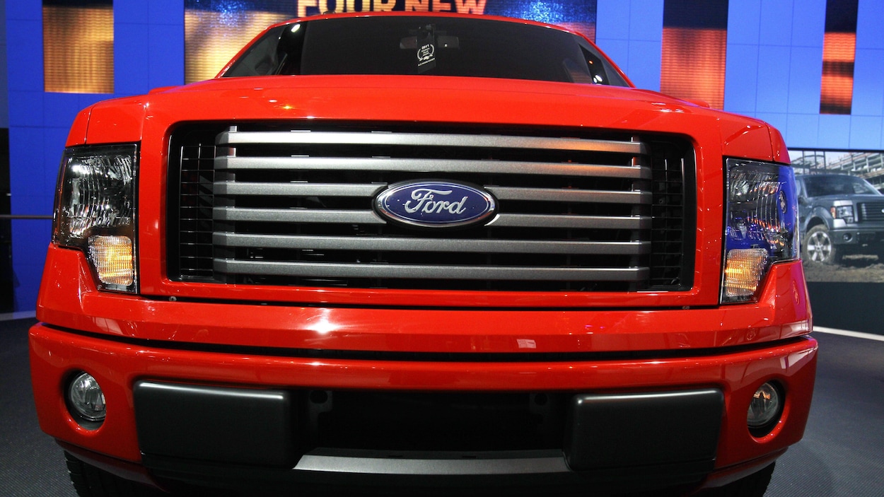 Une camionnette Ford F-150 2011.