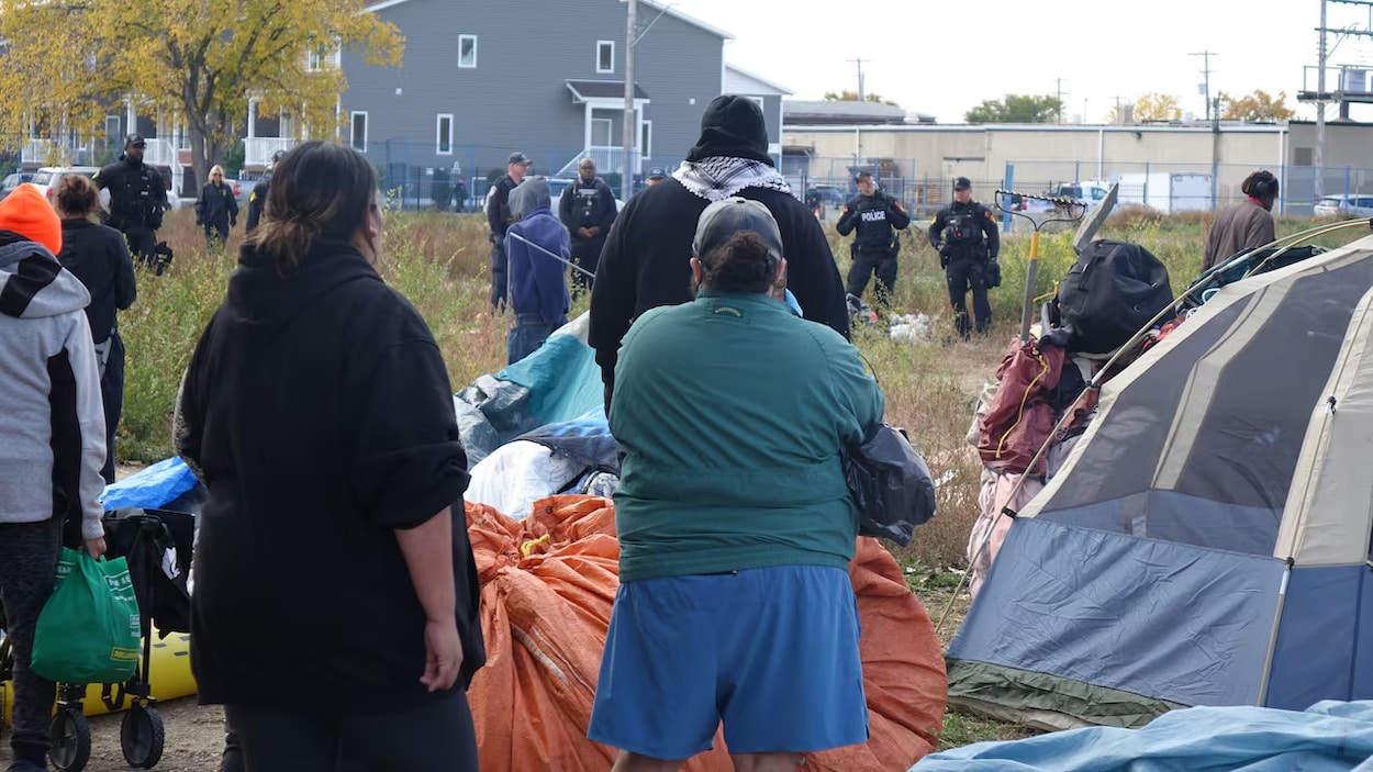 Un homme détenu à tort lors du démantèlement d’un campement à Saskatoon, selon une avocate