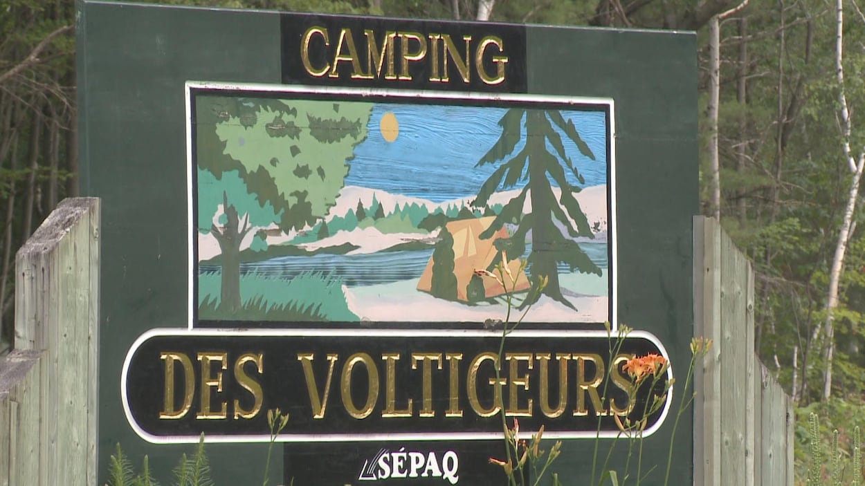 L'affiche du Camping des Voltigeurs