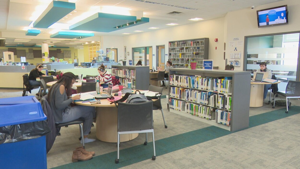 Les étudiants universitaires, à Shippagan, se préparent pour leurs examens
