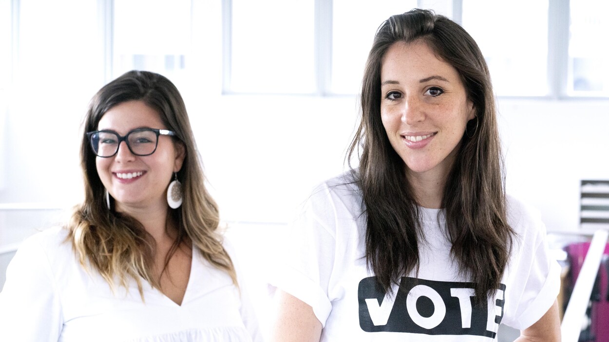 Samantha Reusch et Caro Loutfi sourient.