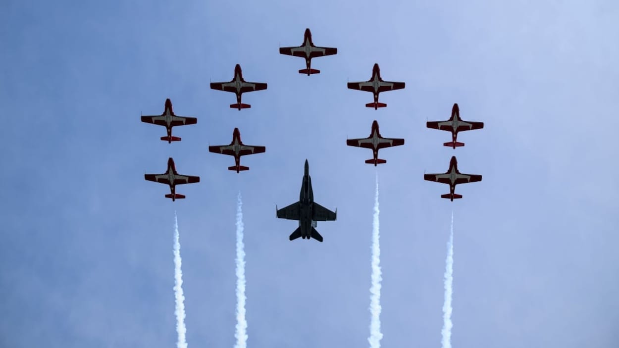 Des avions de chasse canadiens et américains survolent Ottawa en ce 4 juillet