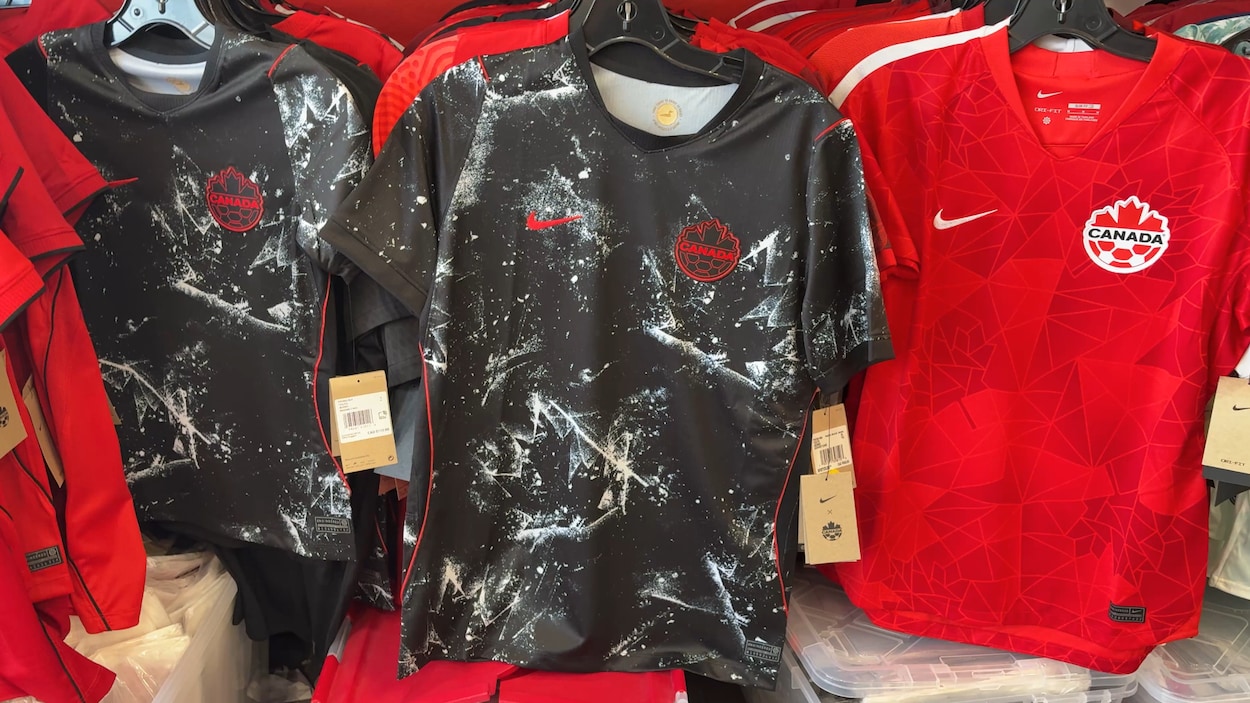 Vente de maillots : la fièvre de la Coupe du monde ne faiblit pas