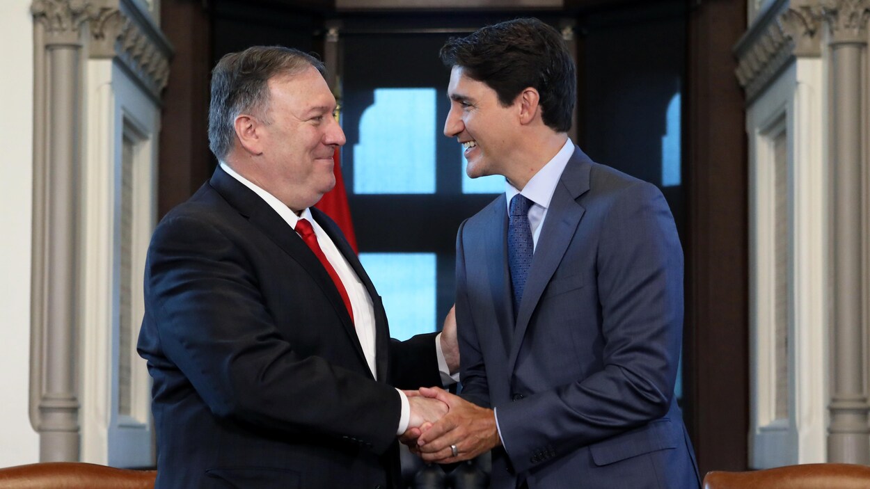 Le secrétaire d'État Mike Pompeo avec le premier ministre Justin Trudeau à Ottawa.