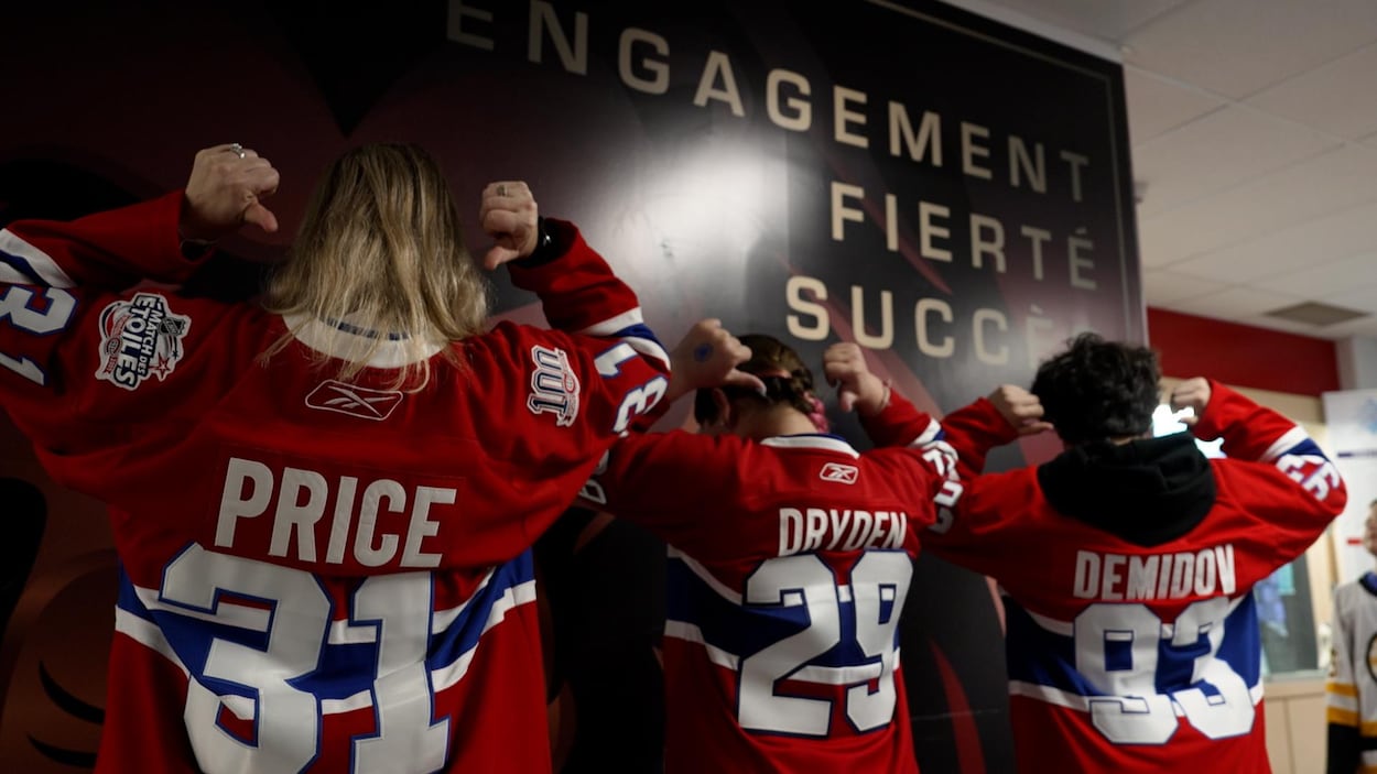 Des partisans des Canadiens en territoire des Sabres