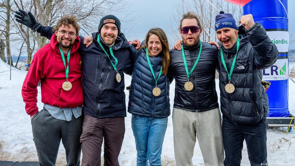 L’équipe de canot à glace Abitibi monte sur le podium à Québec