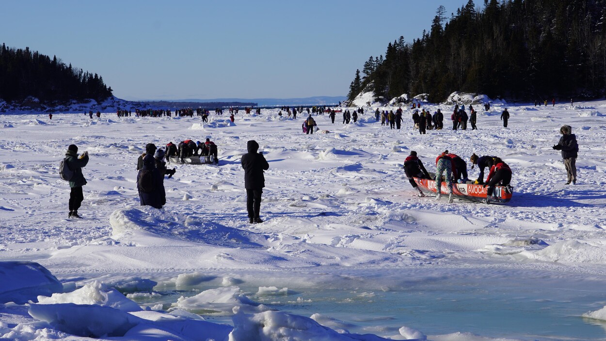 Les canots s’élancent sur le fleuve!