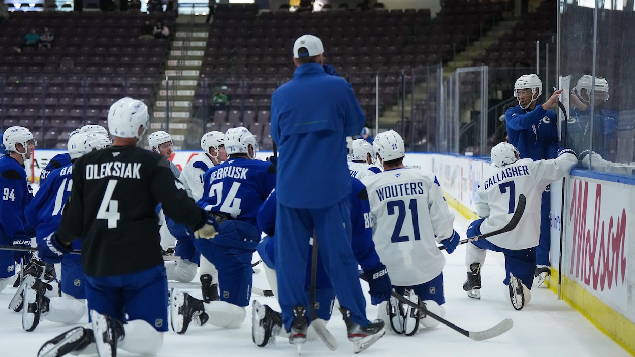 Les Canucks se tournent vers la jeunesse et amorcent leur reconstruction