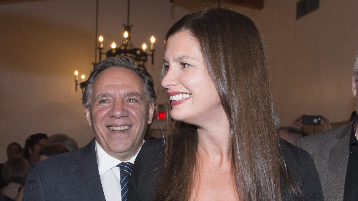 La candidate de la CAQ Geneviève Guilbault, en compagnie du chef de la CAQ François Legault, lors de sa victoire dans la circonscription de Louis-Hébert. La candidate de la CAQ Geneviève Guilbault, en compagnie du chef de la CAQ François Legault, lors de sa victoire dans la circonscription de Louis-Hébert.