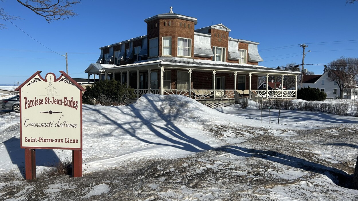 Caraquet achète un presbytère voué à une probable démolition