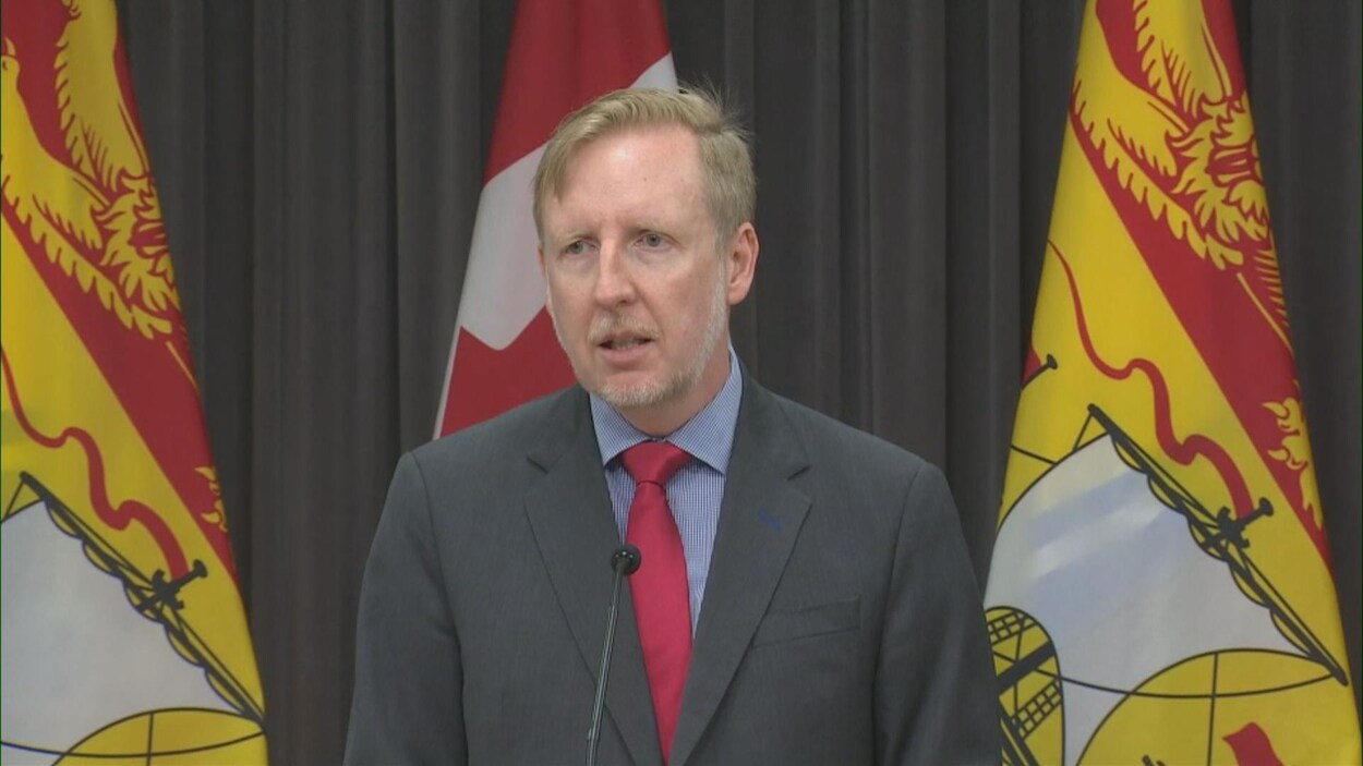 Dominic Cardy donne une conférence de presse