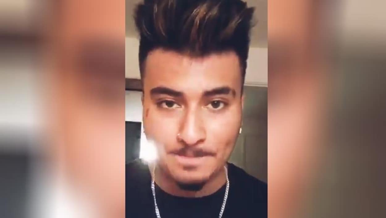 Carlos Desjardins, 20 ans, a été accusé de possession et de distribution de pornographie juvénile à Québec, jeudi Carlos Desjardins, 20 ans, a été accusé de possession et de distribution de pornographie juvénile à Québec, jeudi