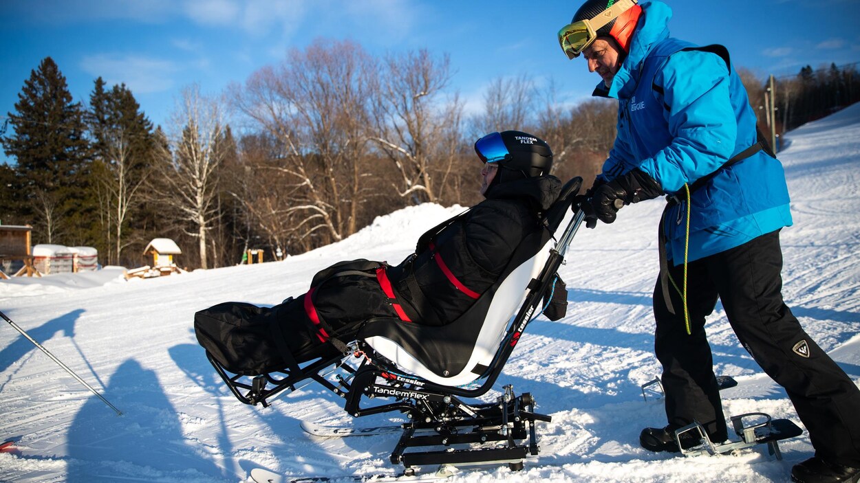Faire du ski, du rêve à la réalité grâce à une chaise adaptée