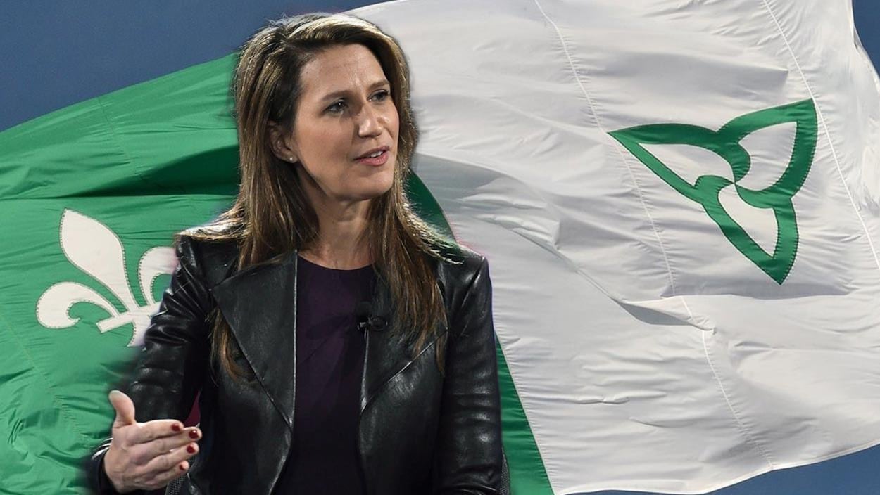 Une femme superposée au drapeau franco-ontarien