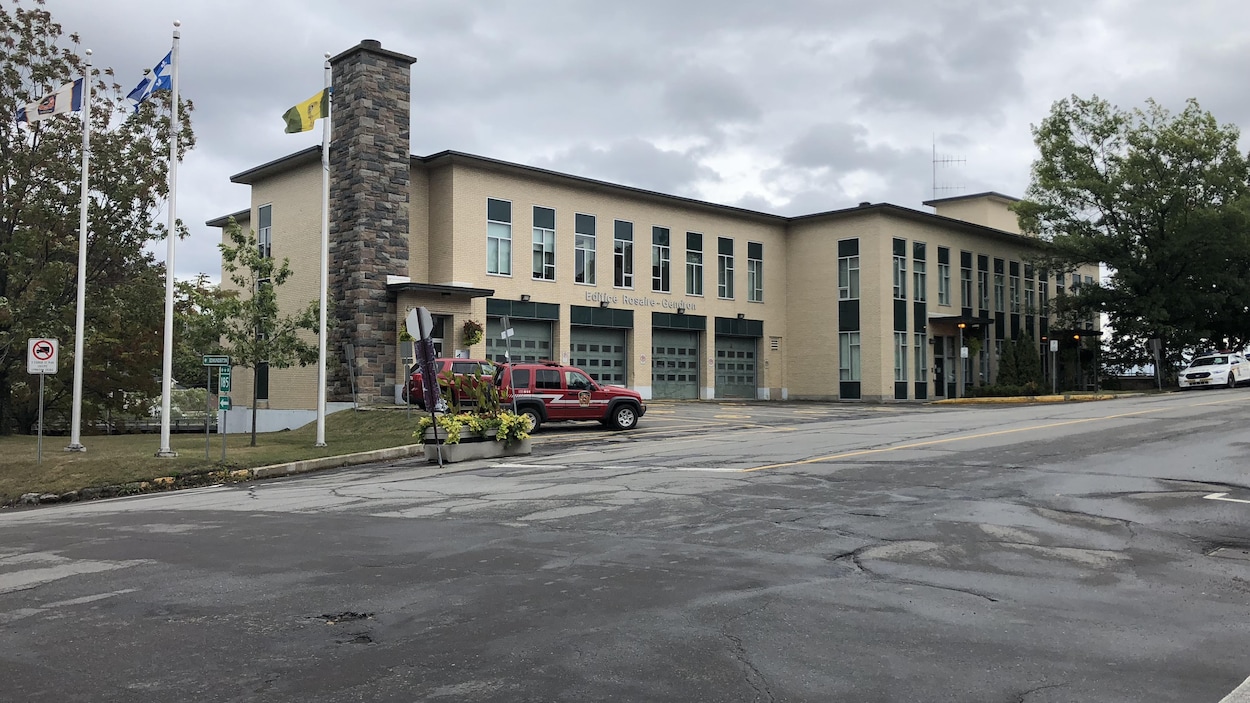L'édifice Rosaire-Gendron comprend la caserne incendie et le poste de la Sûreté du Québec à Rivière-du-Loup.