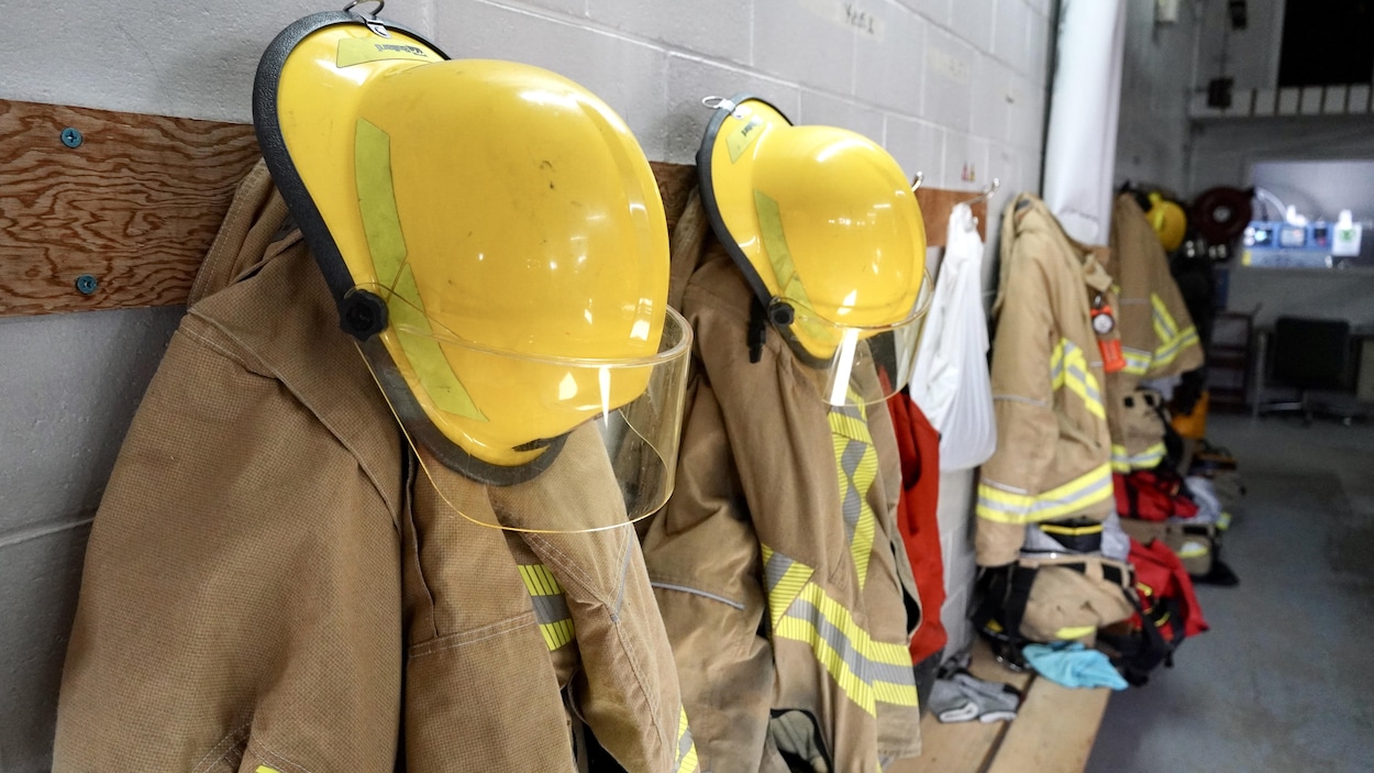 Un mois sans services d’incendie local en raison du renvoi du chef des pompiers