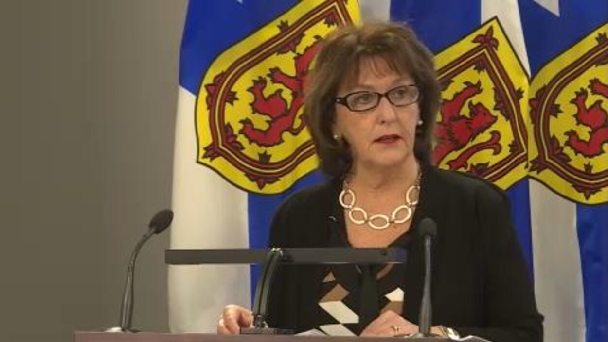 La ministre de l'Éducation, Karen Casey, n'est pas d'accord avec l'expert.