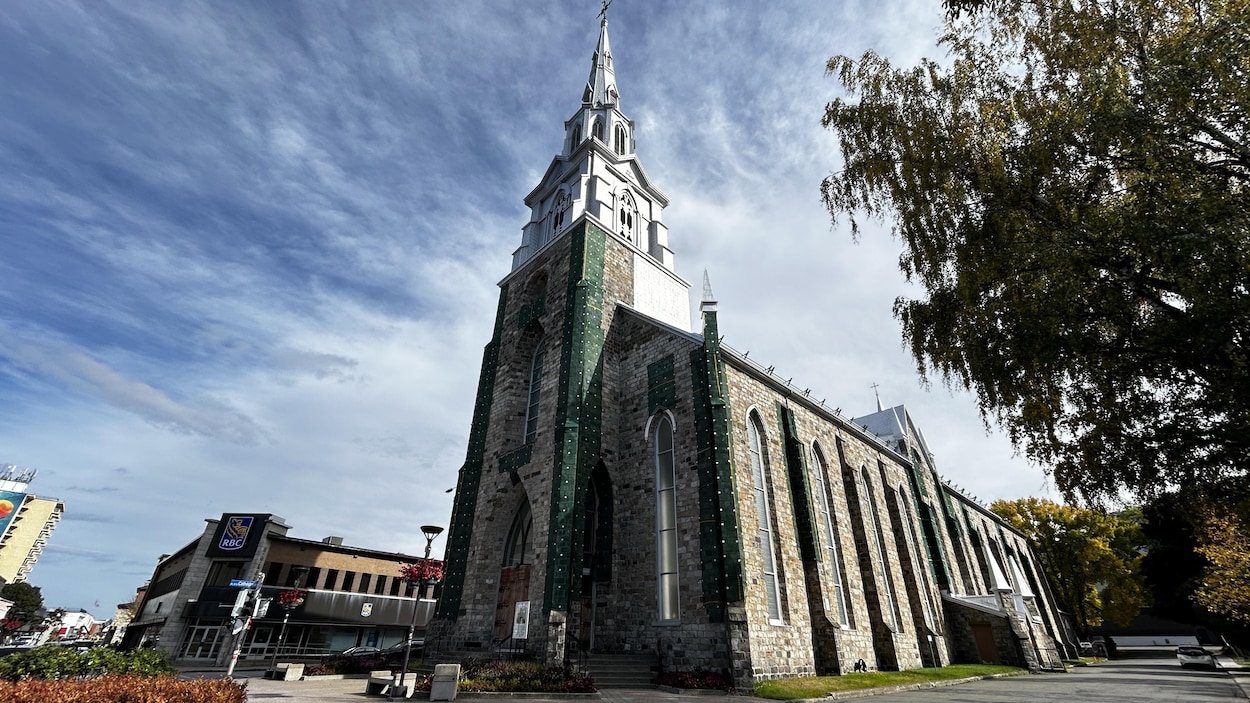 La réfection du toit de la cathédrale de Rimouski se poursuit