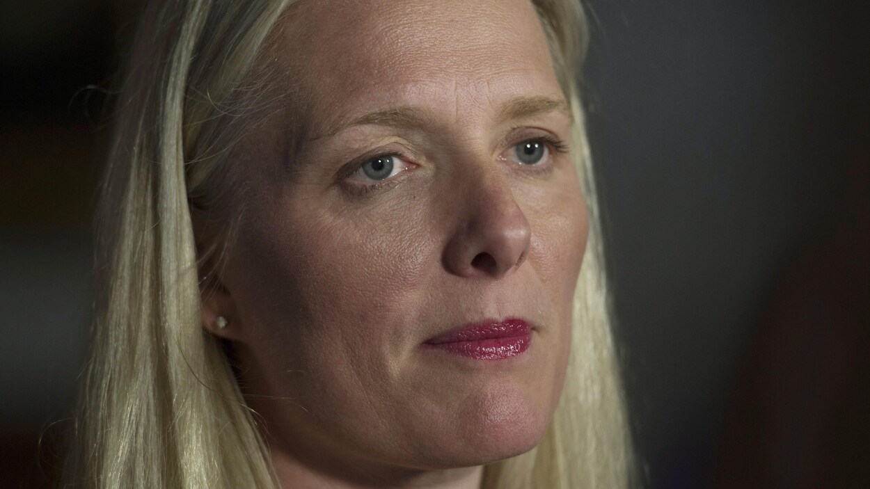 La ministre de l’Environnement et du Climat du Canada, Catherine McKenna, durant une conférence de presse sur un nouveau fonds vert de 2 milliards de dollars, le 15 juin 2017 La ministre de l’Environnement et du Climat du Canada, Catherine McKenna, durant une conférence de presse sur un nouveau fonds vert de 2 milliards de dollars, le 15 juin 2017